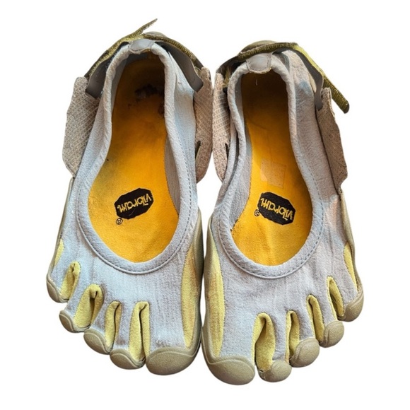 Vibram Five Fingers with Toe Separation - Picture 2 of 9